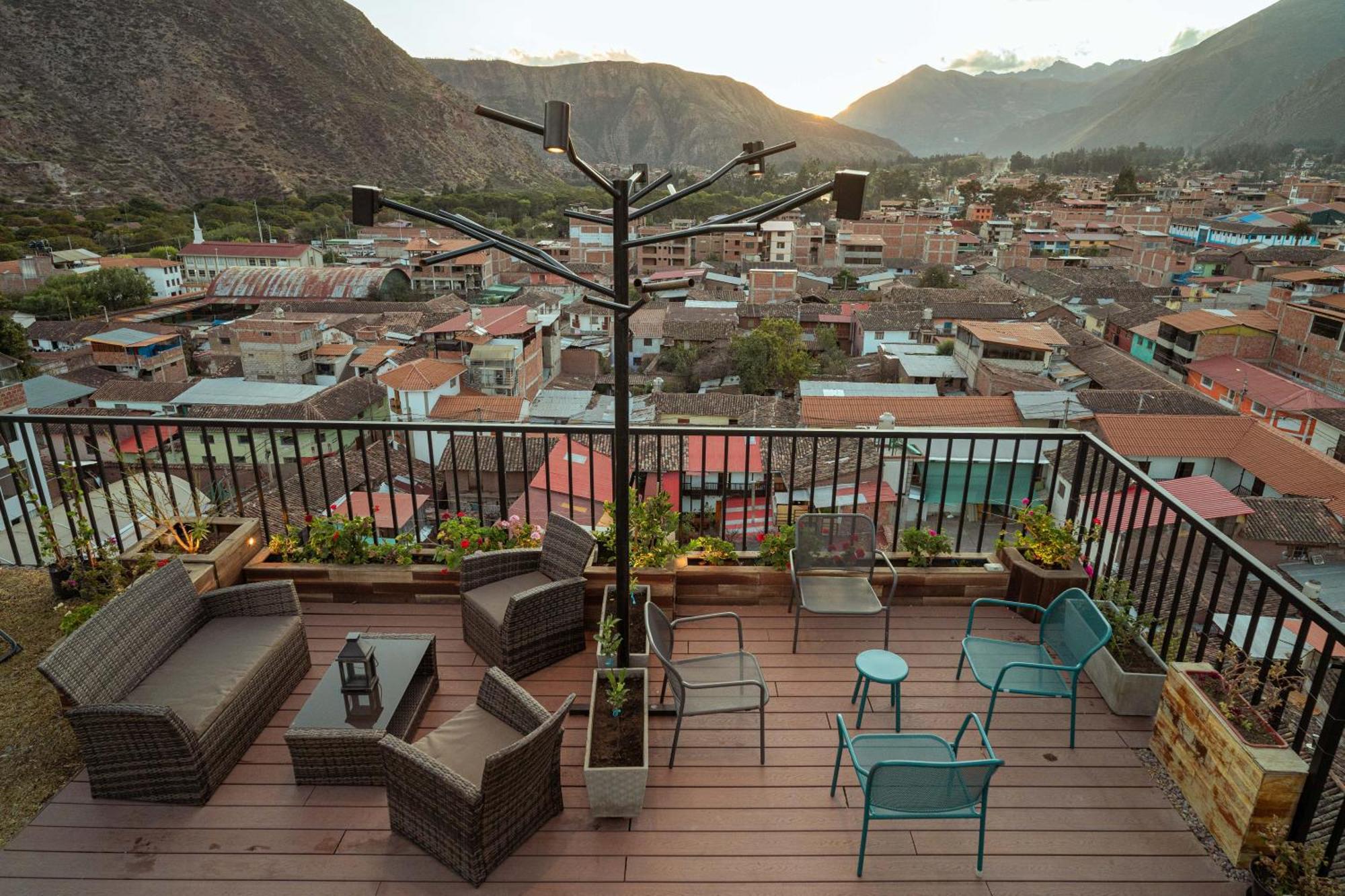 Hotel California Urubamba Esterno foto